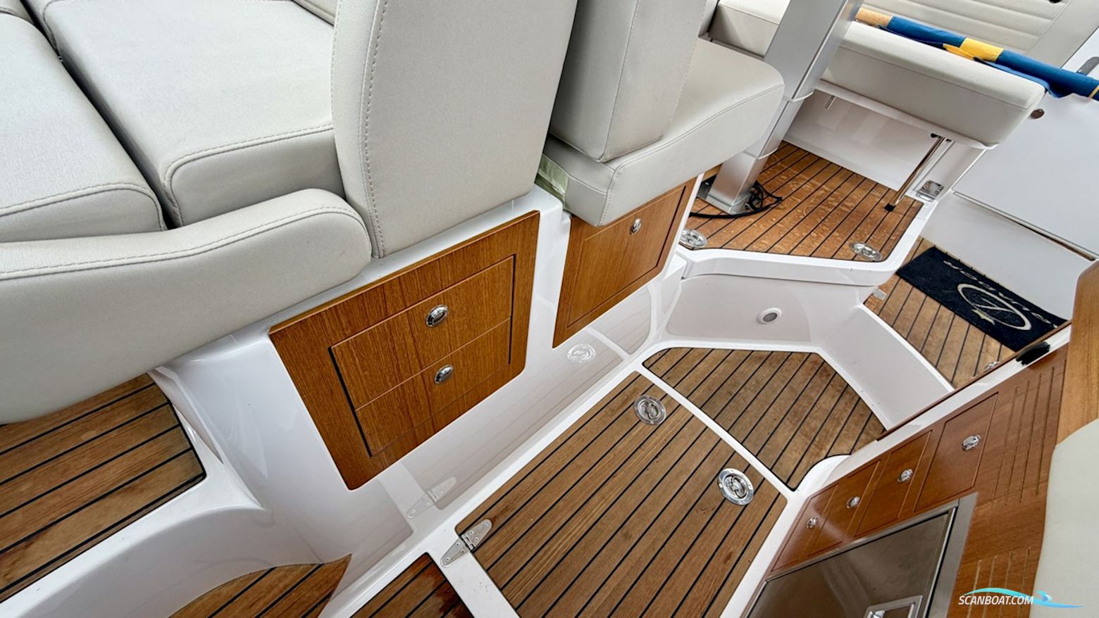 AQUADOR 28 HT