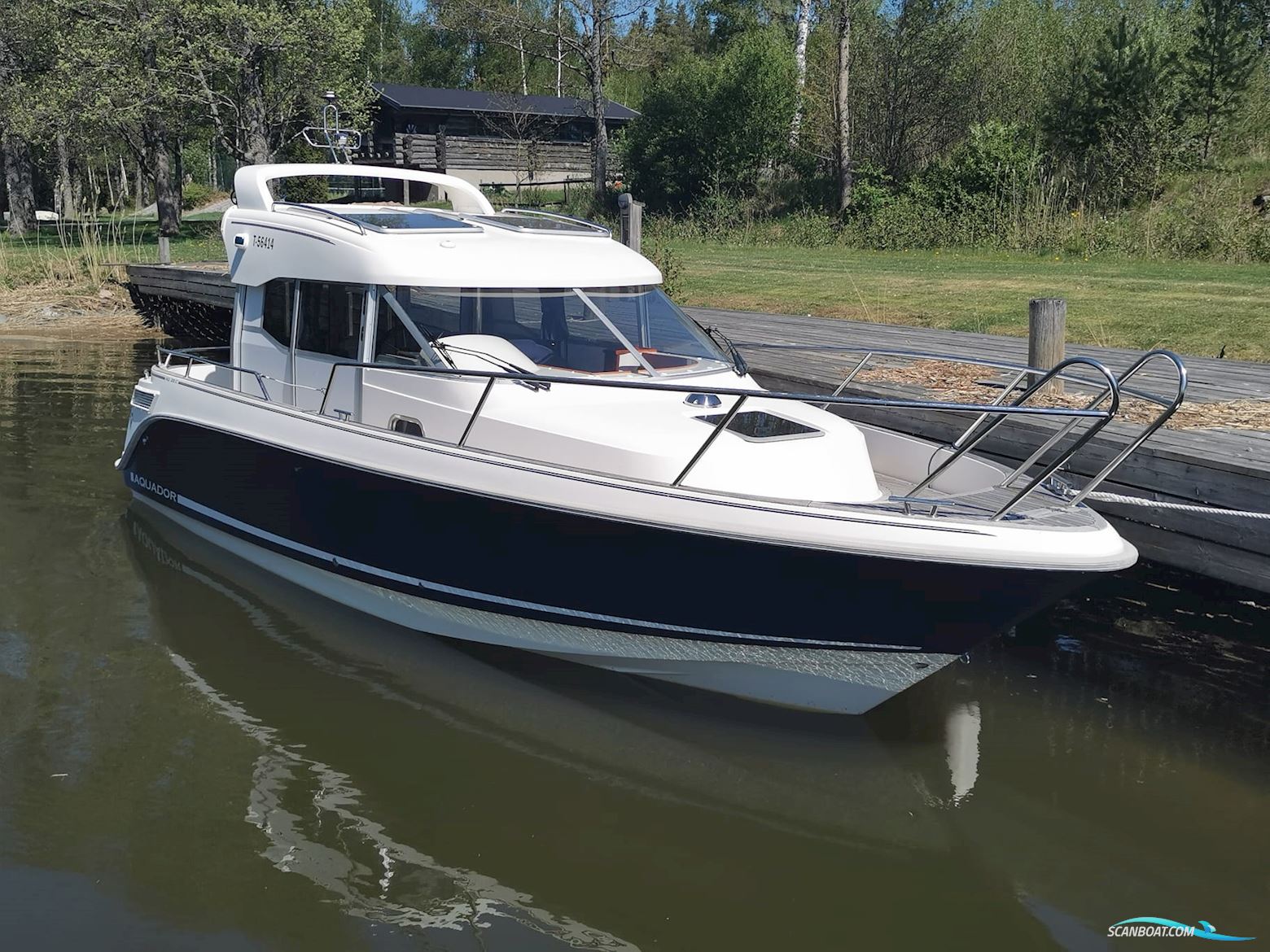Aquador 28C Motorboat 2004, with Volvo Penta engine, Finland