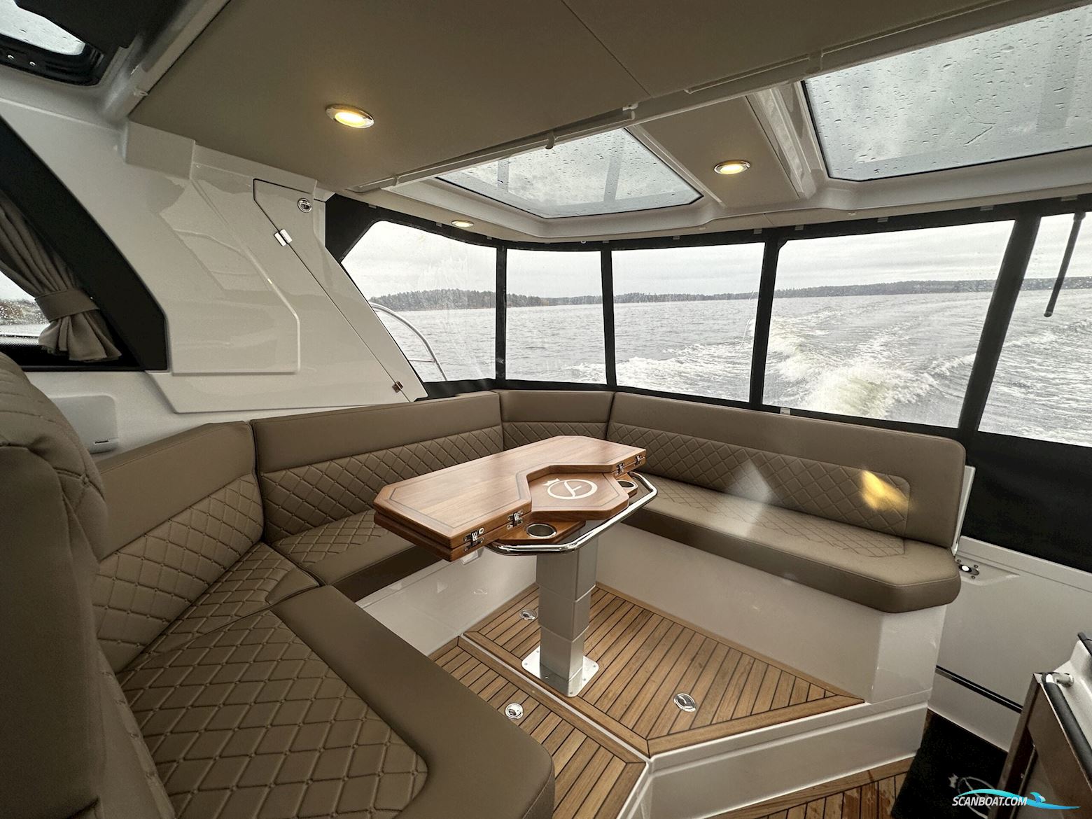 Aquador 300 HT Motorboat 2024, with Yanmar Diesel-370 hk engine, Sweden