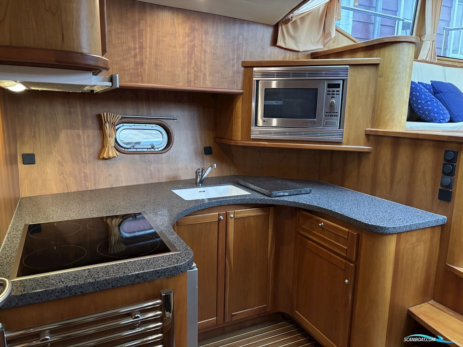 Aqualine 46 Pilothouse