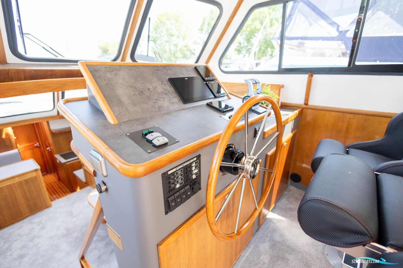 Aquanaut Drifter 1500 Pilot House