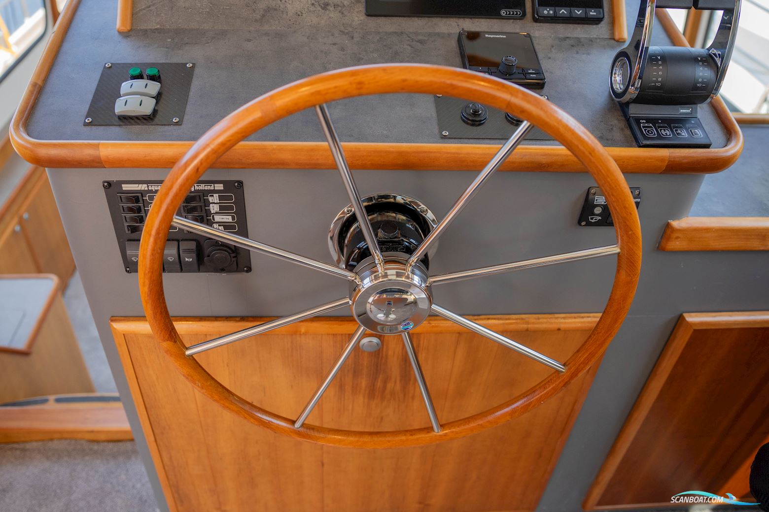 Aquanaut Drifter 1500 Pilot House