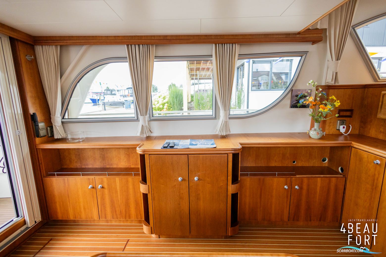 Aquanaut European Voyager 1300 II Admiraal Uitvoering