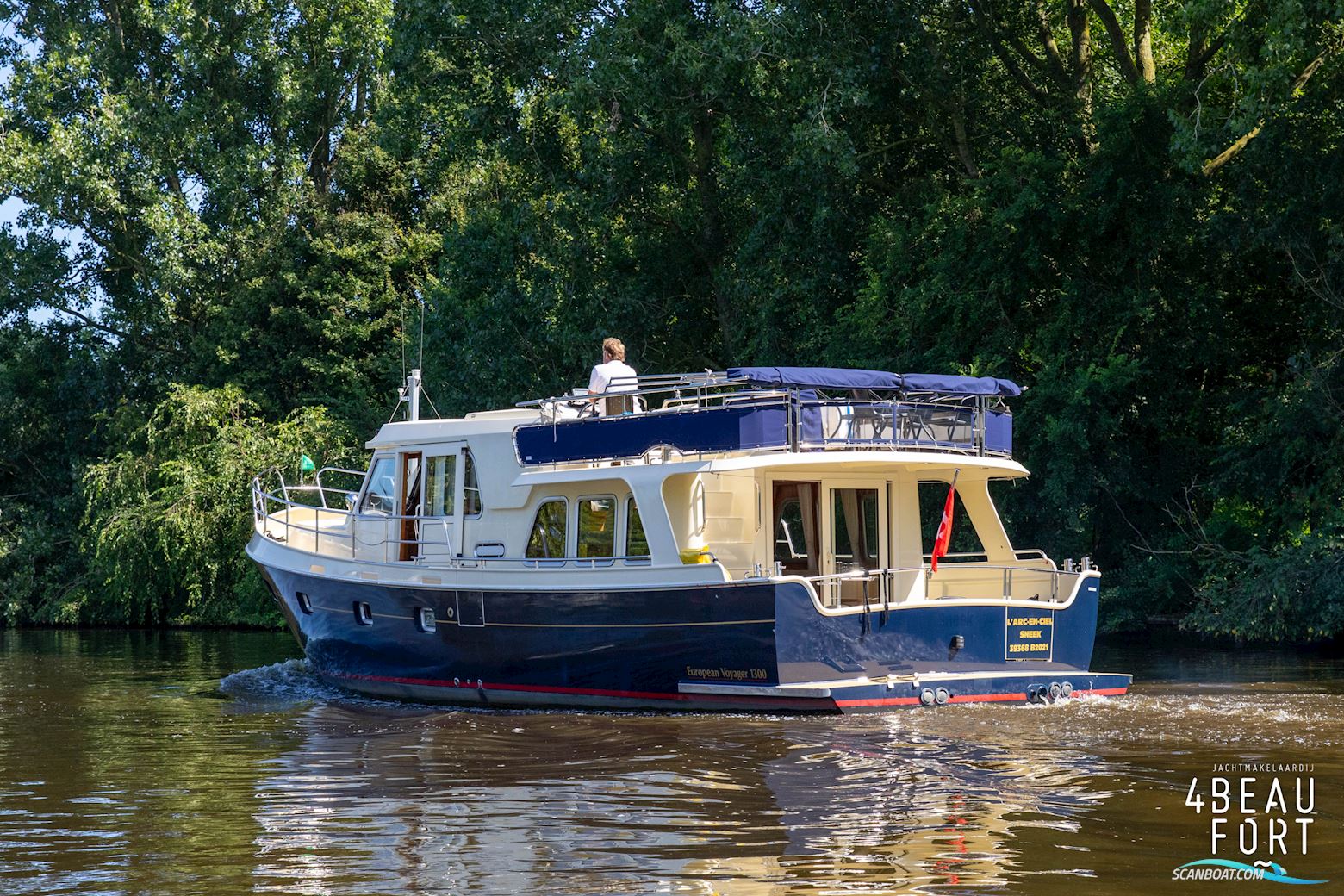 Aquanaut European Voyager 1300