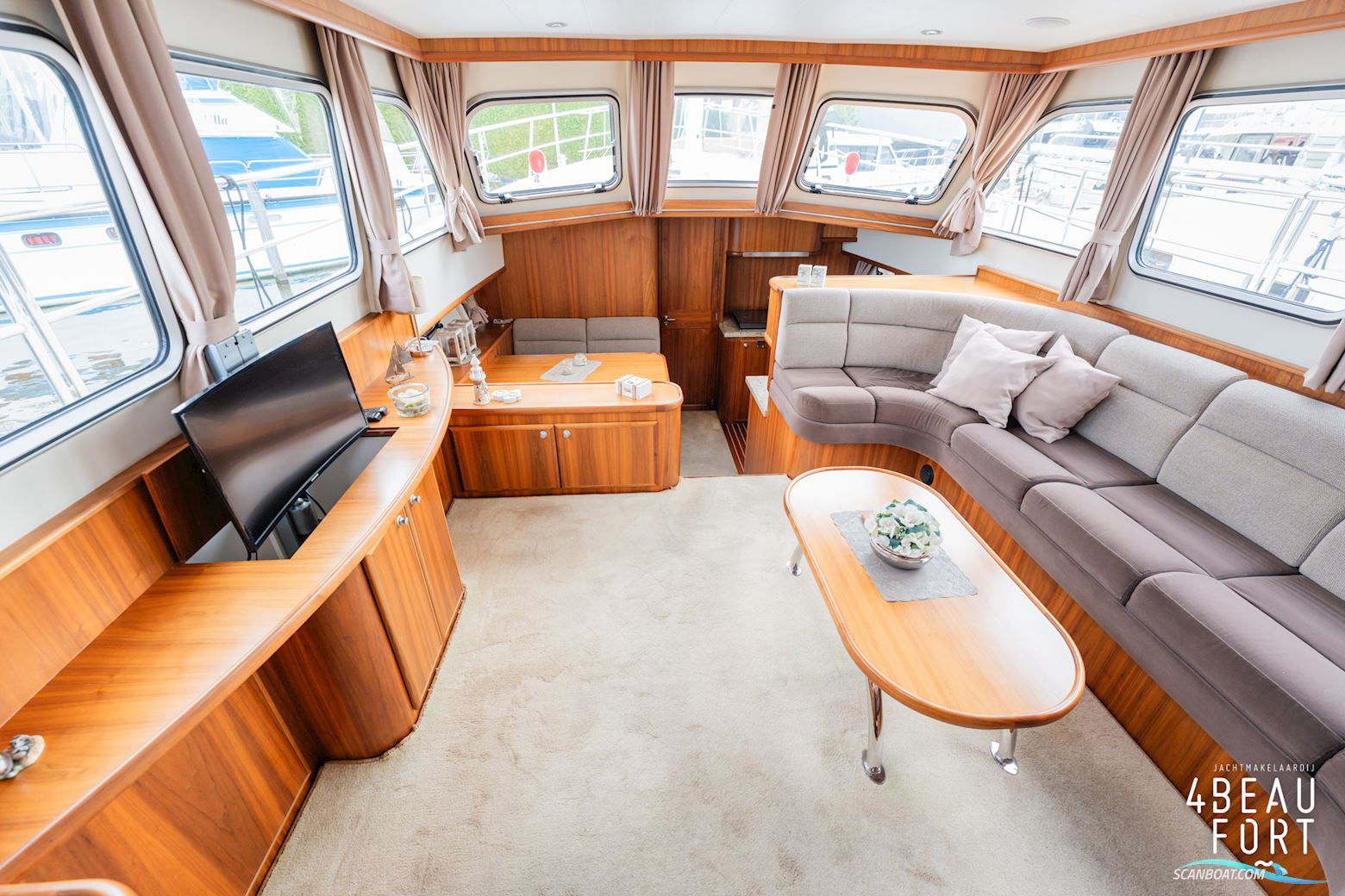 Aquanaut Privilege 1350