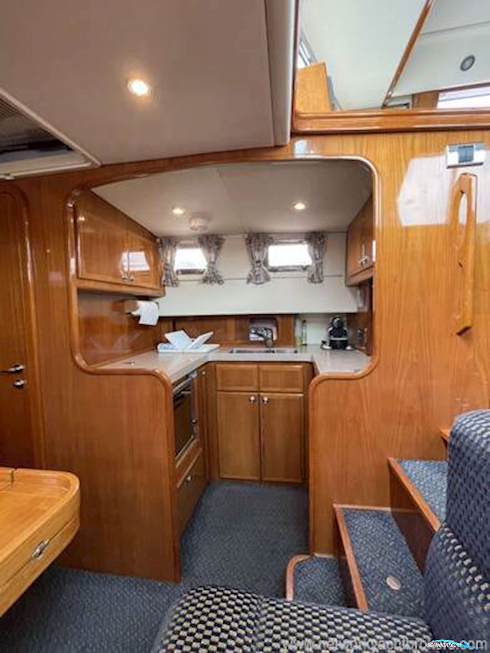 Aquastar 38 Aft Cabin