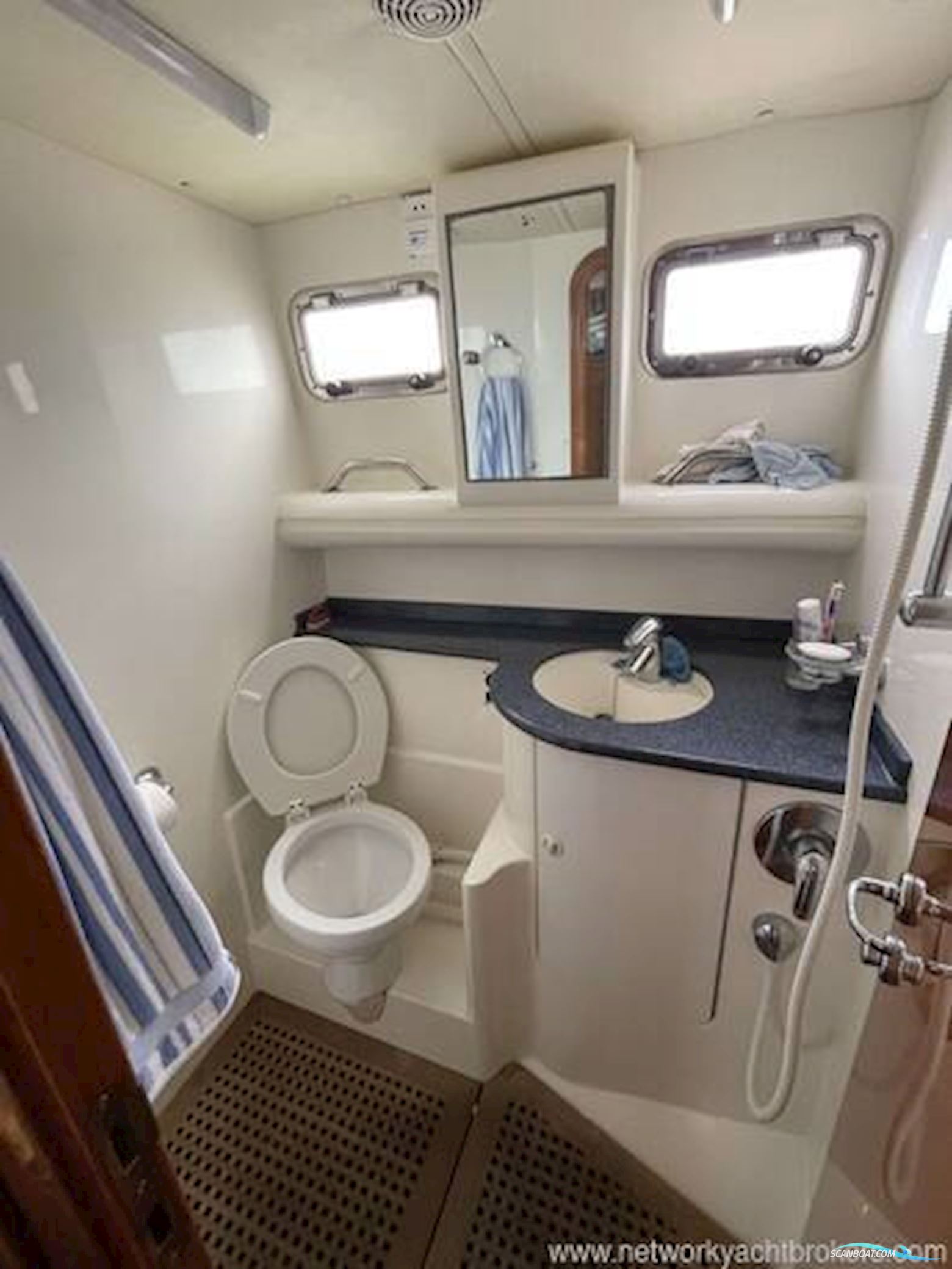 Aquastar 38 Aft Cabin