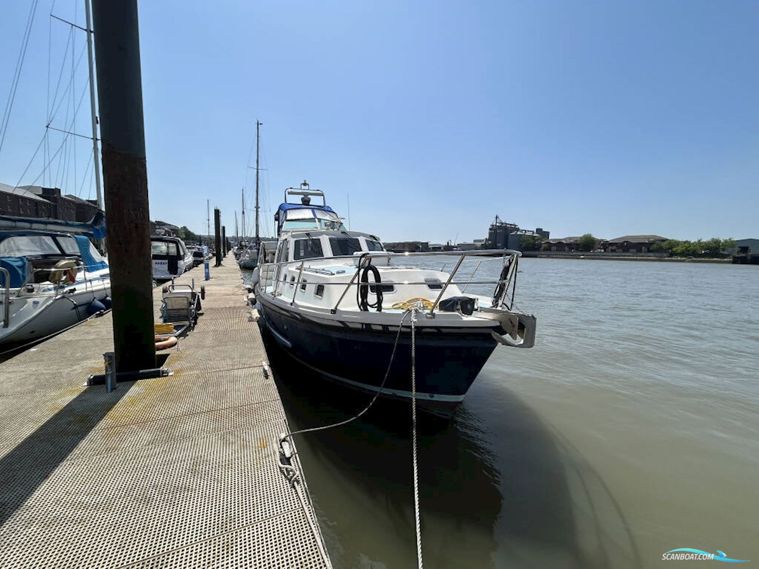 Aquastar Ocean Star 118 Motorboat 1998, with Caterpillar engine, United Kingdom