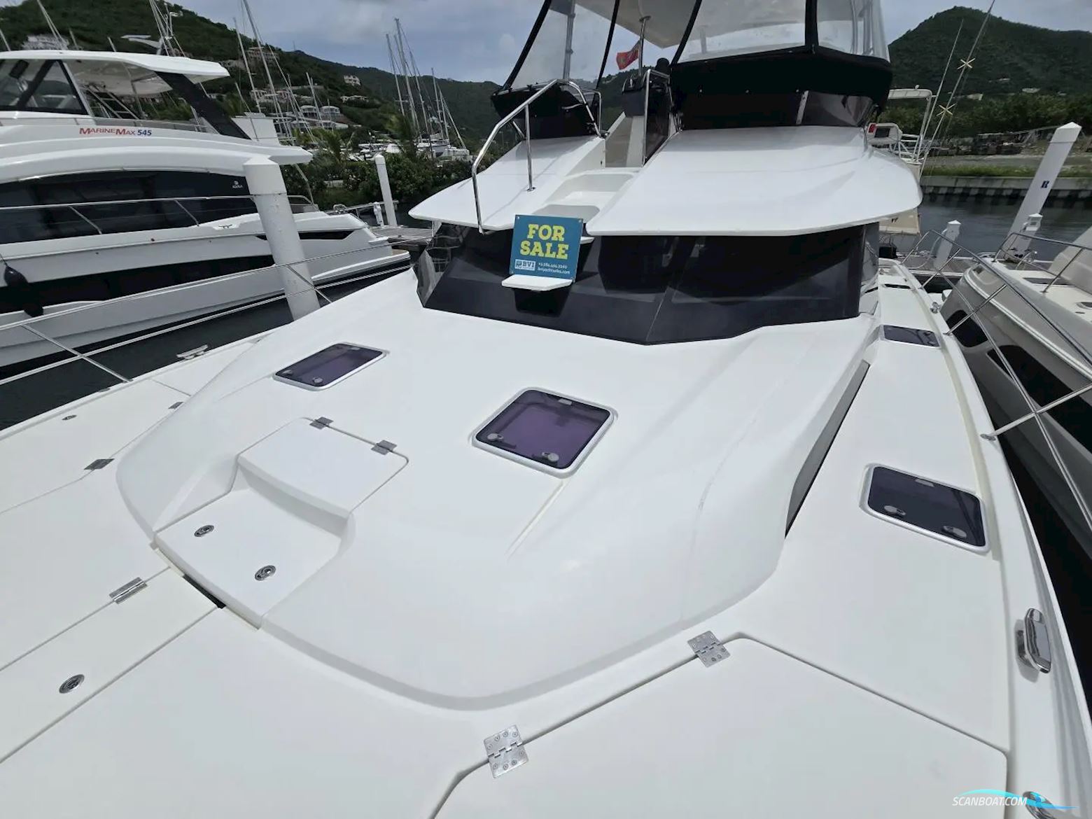 Aquila 44 Yacht