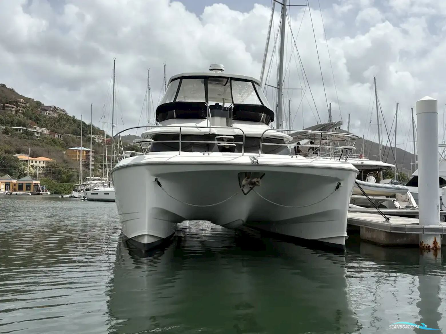 Aquila 44 Yacht