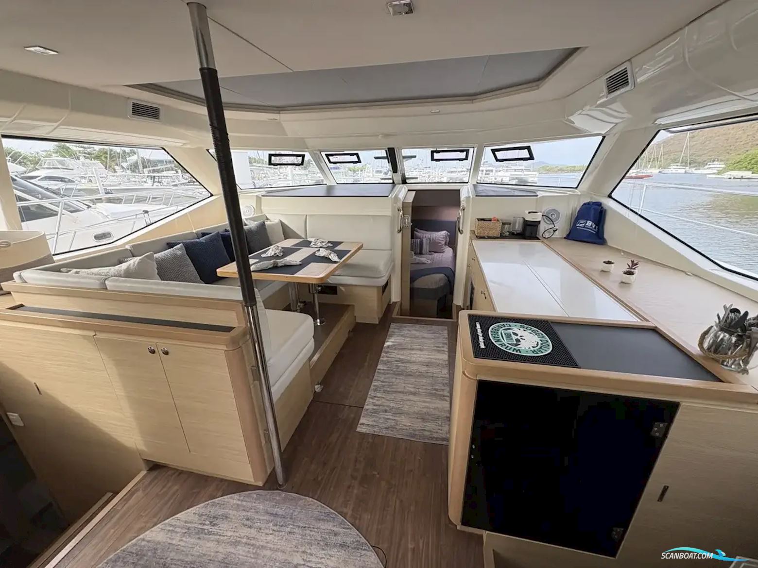 Aquila 44 Yacht