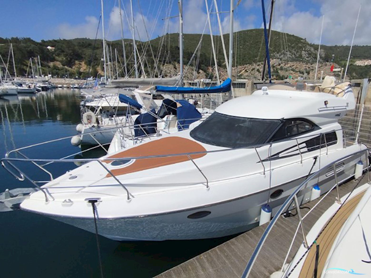 Astondoa 39 Motorboat 2000, with Volvo Penta engine, Portugal
