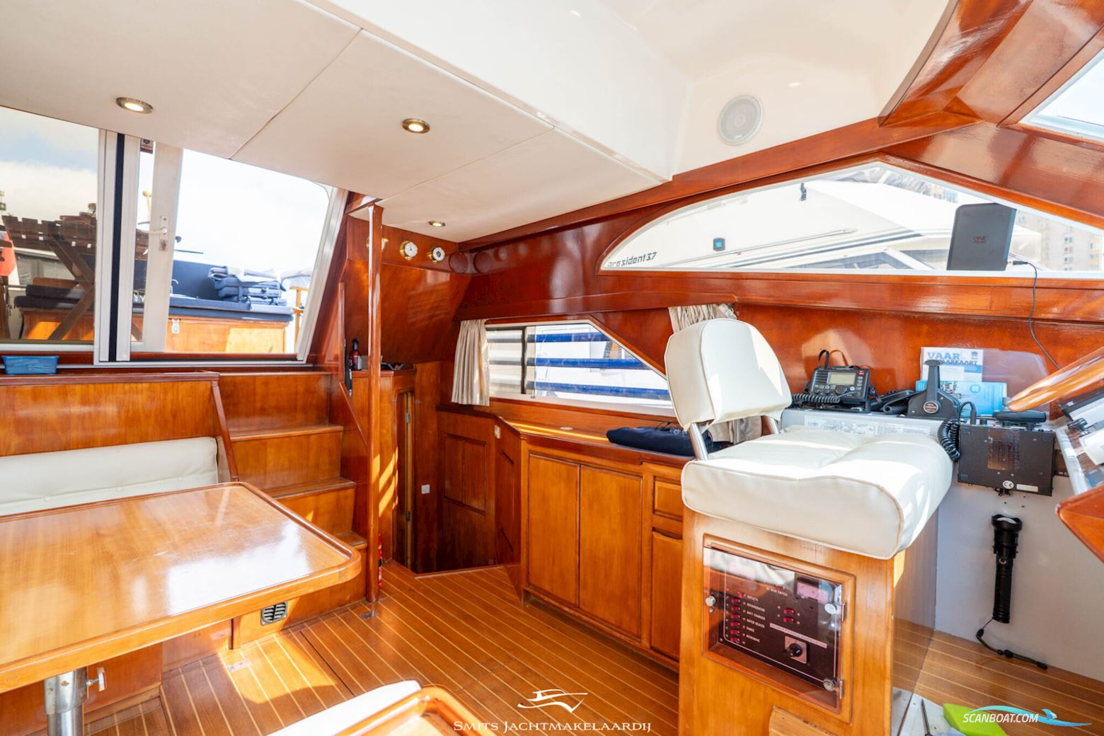 Astor 37 Flybridge