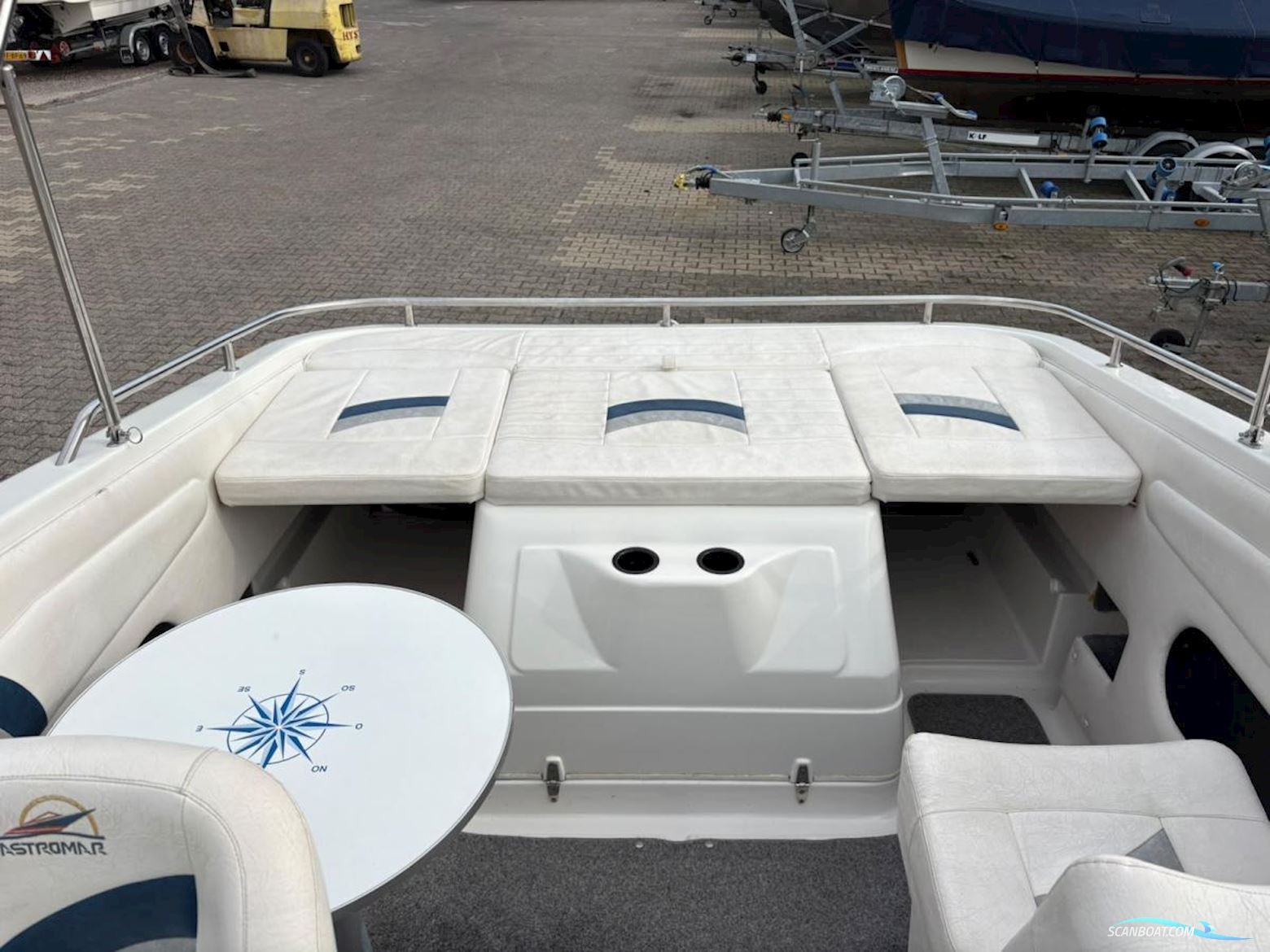 Astromar LC600 Cabin