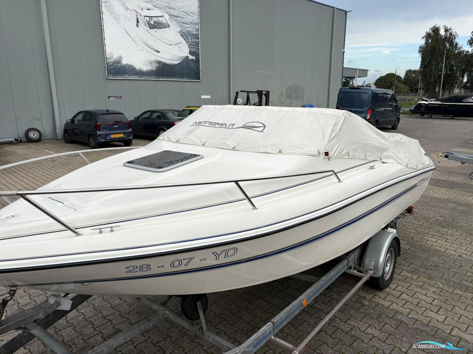 Astromar LC600 Cabin