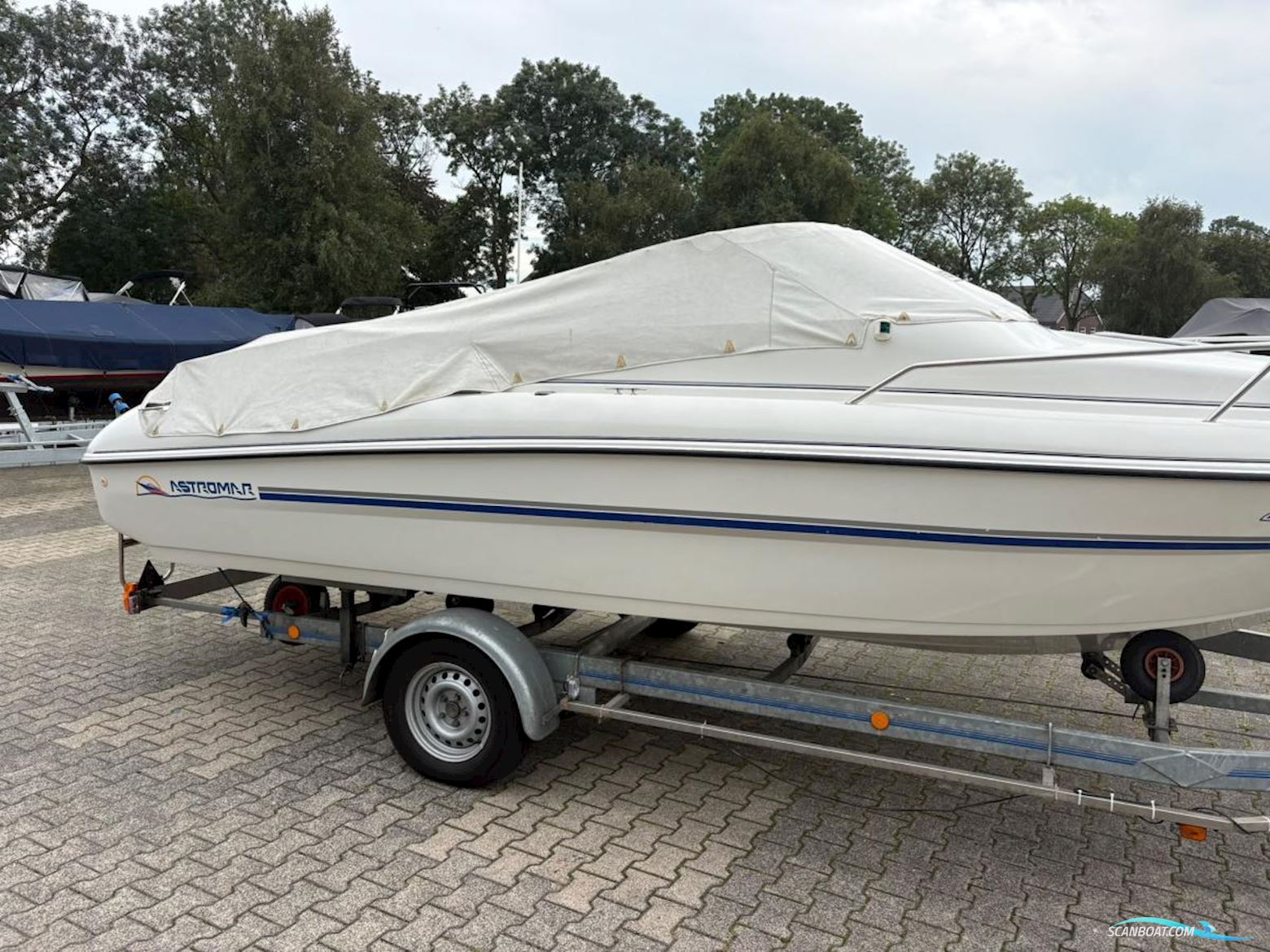 Astromar LC600 Cabin