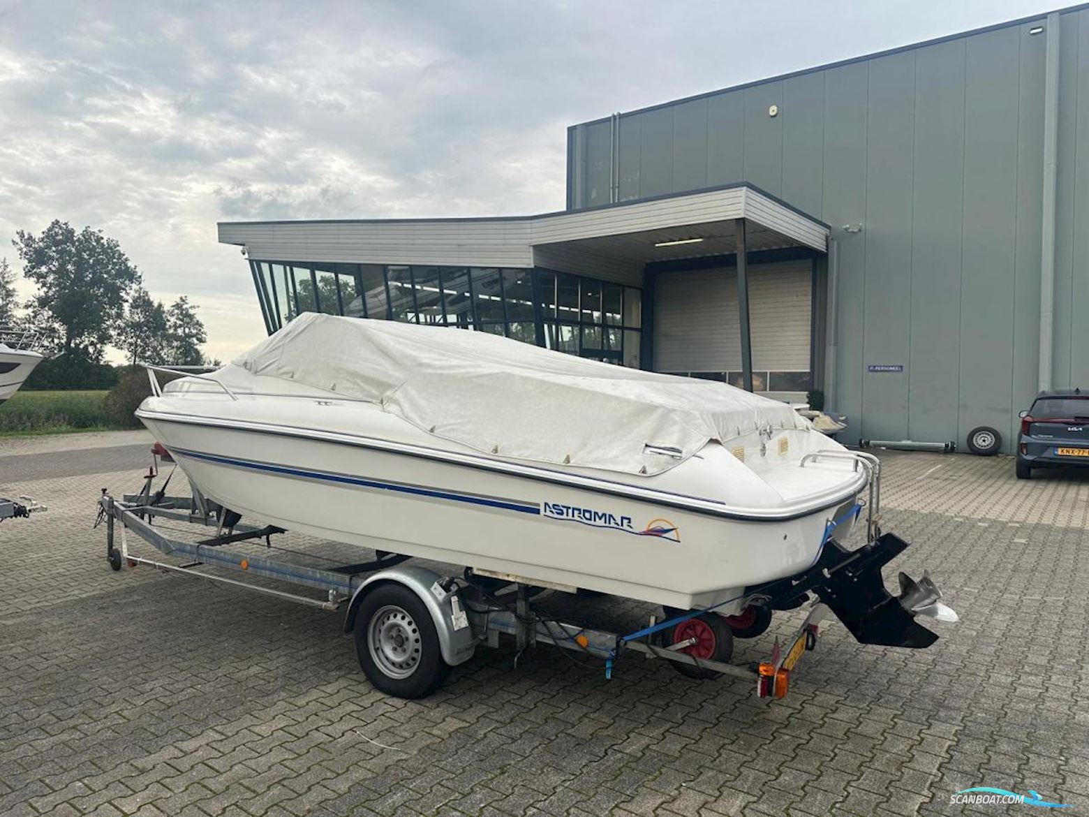 Astromar LC600 Cabin