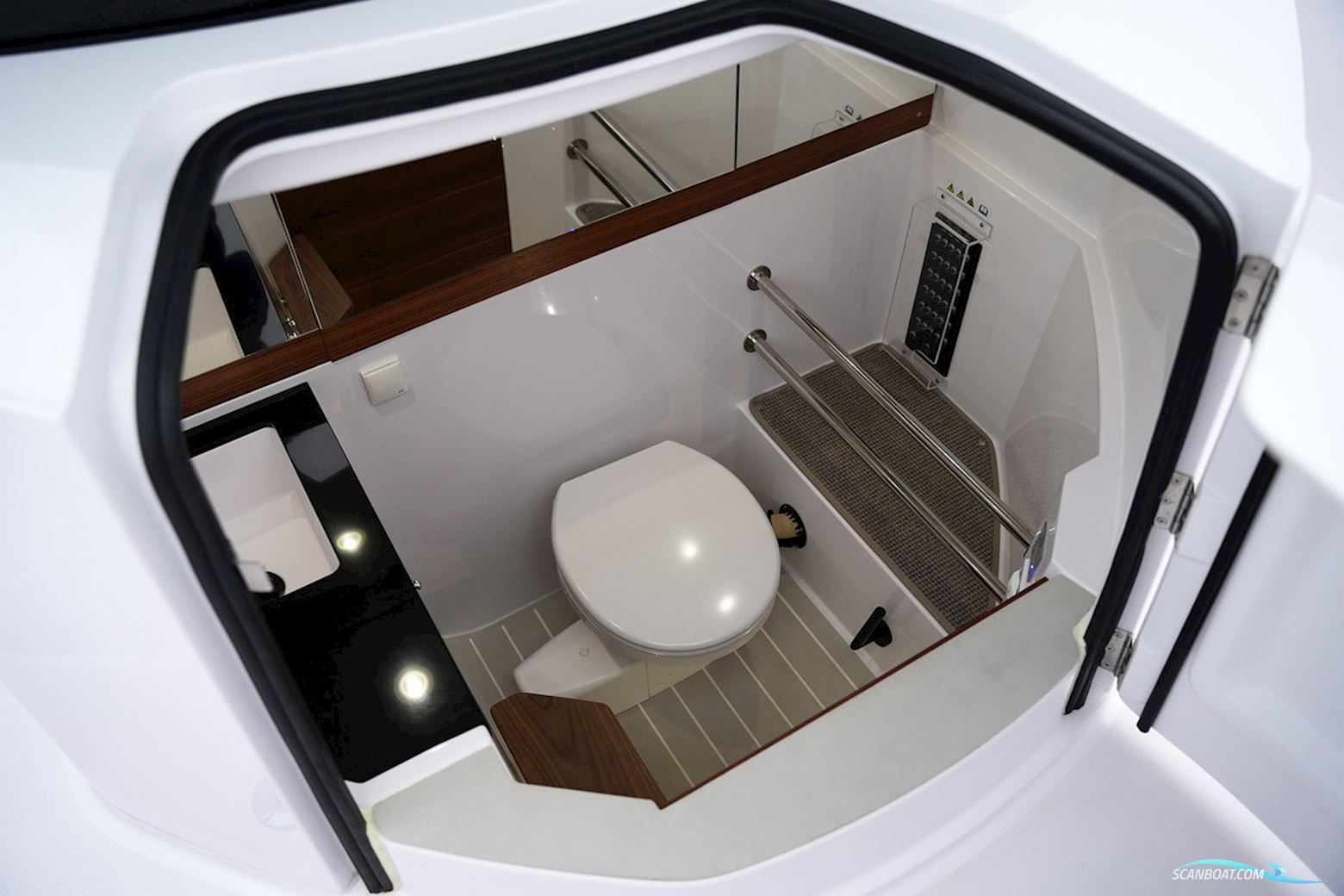 Axopar  28 Cabin
