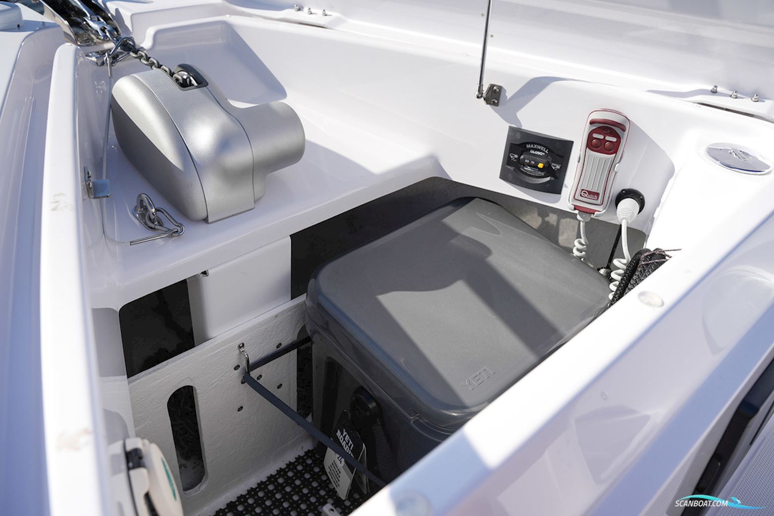 Axopar  37 XC Cross Cabin Mediterrana Edition