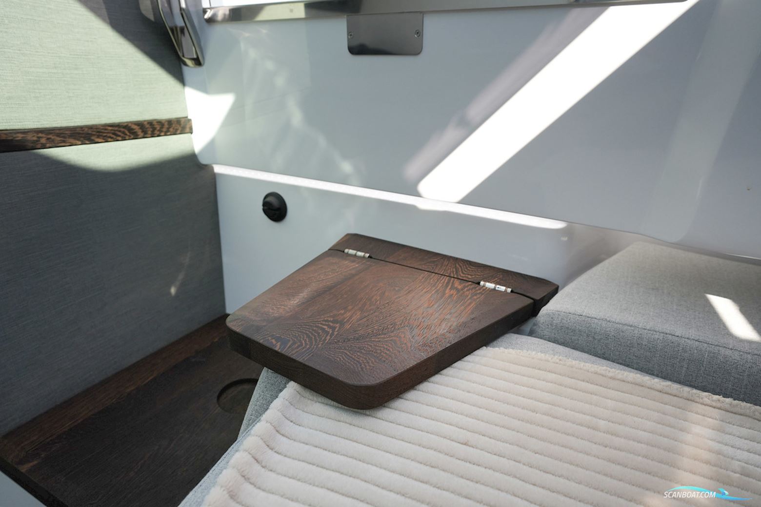 Axopar  37 XC Cross Cabin Mediterrana Edition