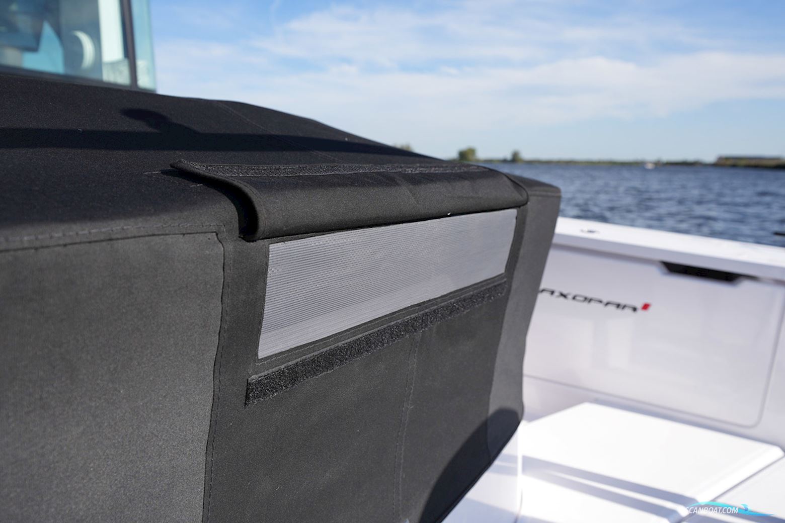 Axopar  37 XC Cross Cabin Mediterrana Edition