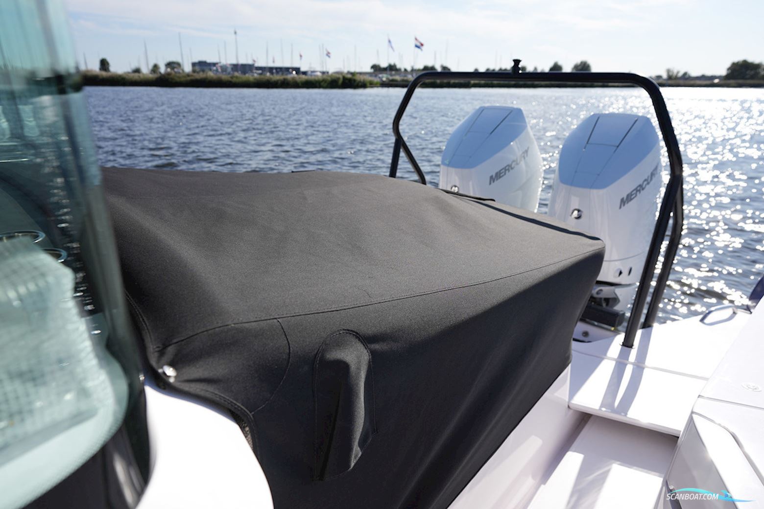 Axopar  37 XC Cross Cabin Mediterrana Edition