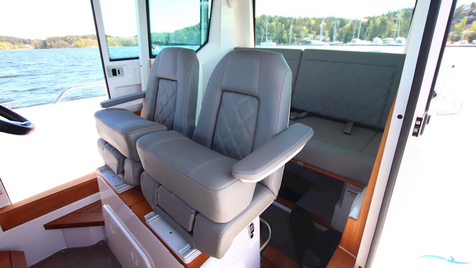 AXOPAR 28 Aft Cabin