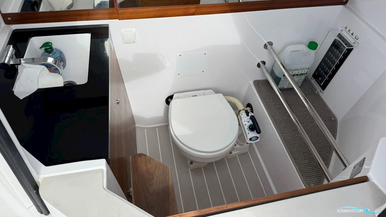 AXOPAR 28 Aft Cabin