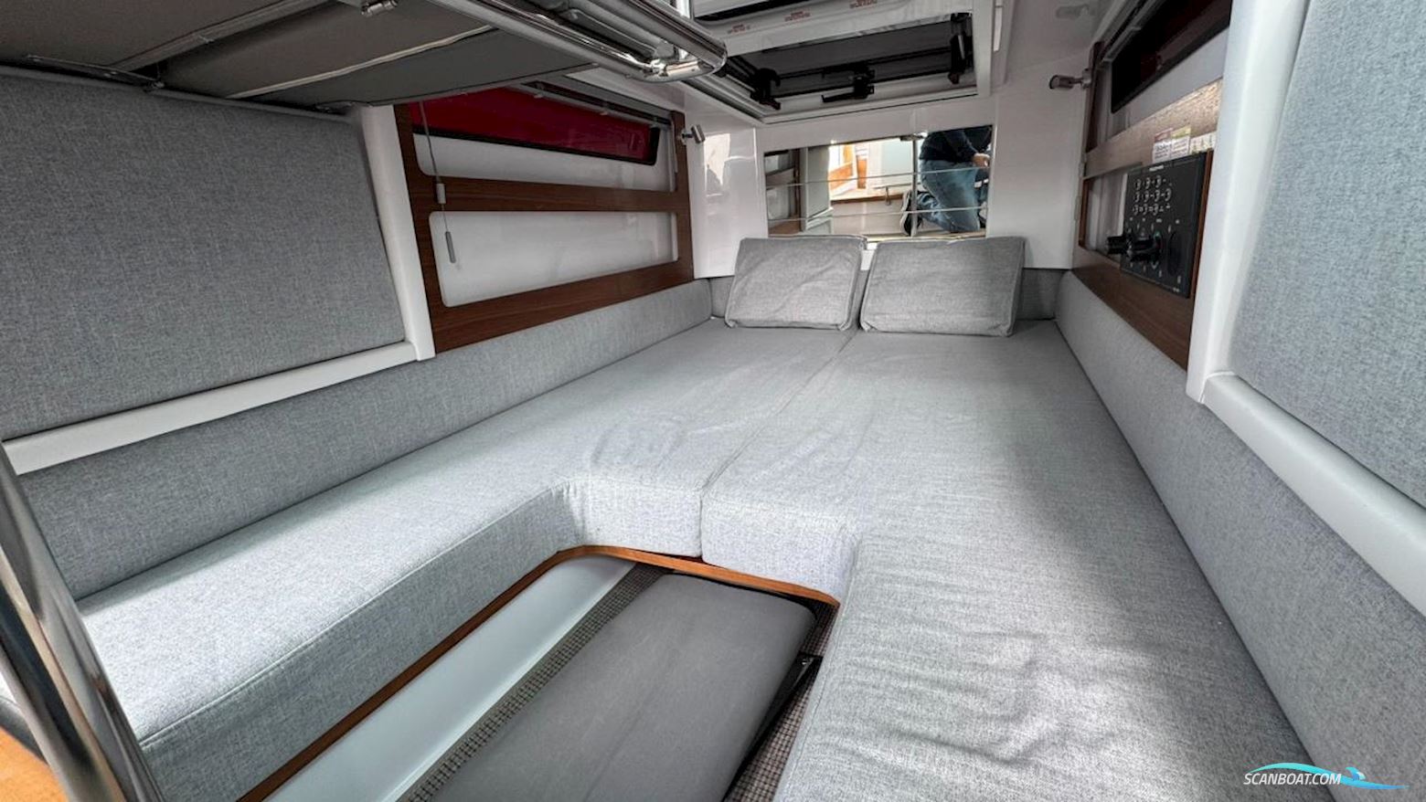 AXOPAR 28 Aft Cabin