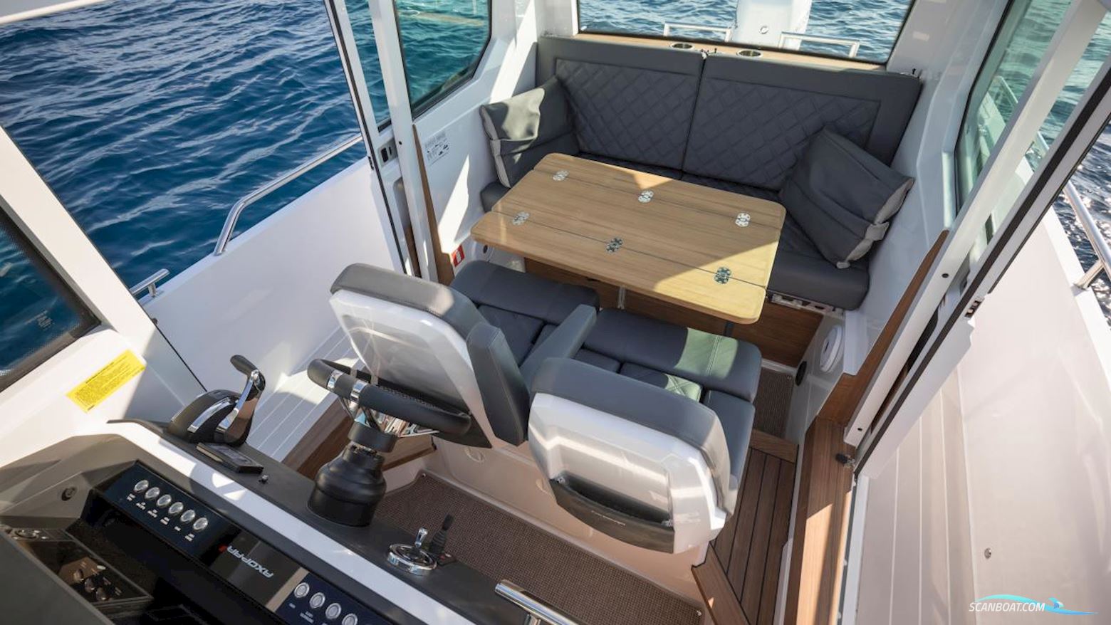 Axopar 28 Aft Cabin