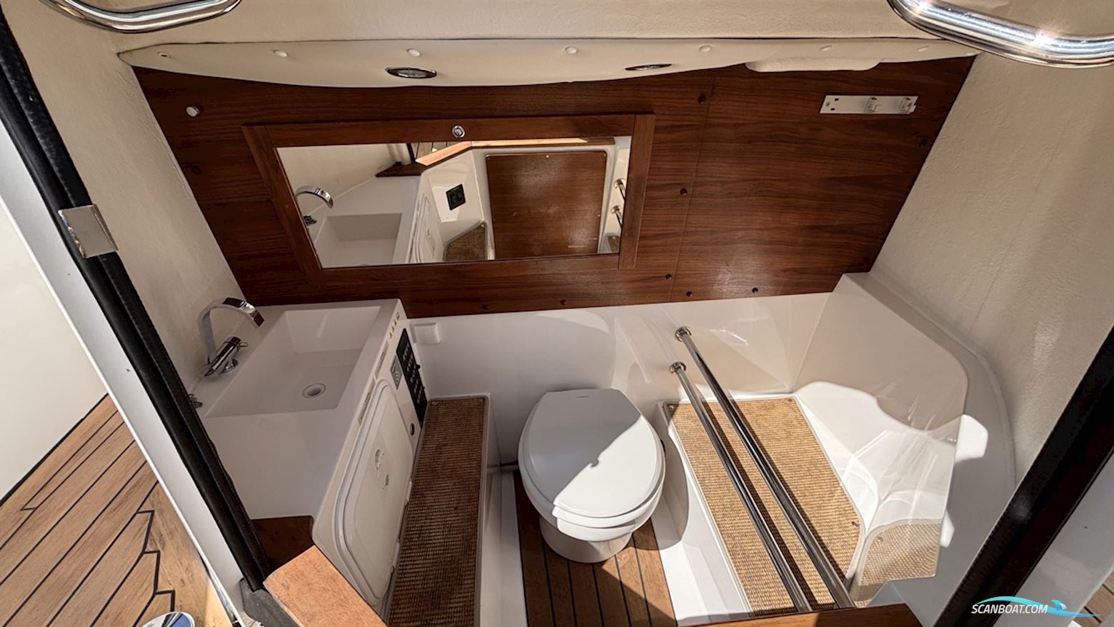 AXOPAR 28 Aft Cabin