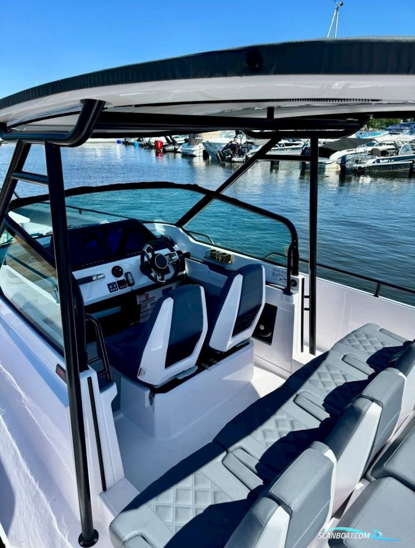 Axopar 28 Brabus T-Top