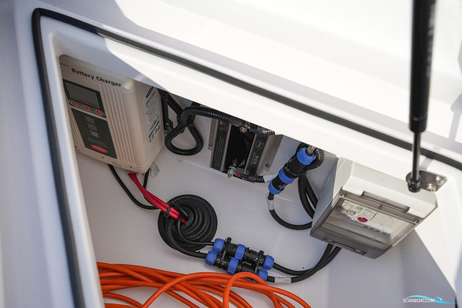 Axopar 28 Cabin - AC