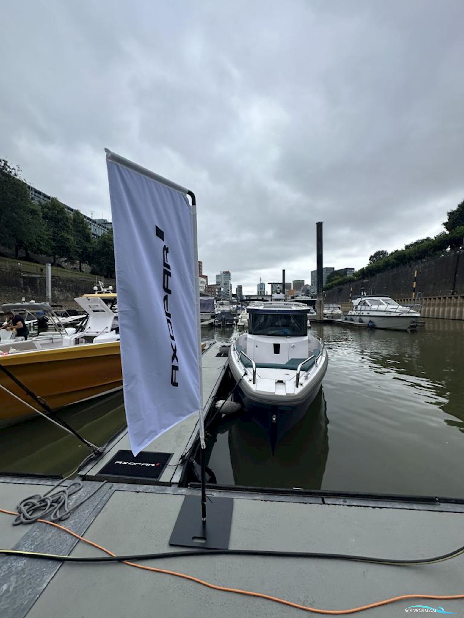 AXOPAR 28 Cabin - Wetbar