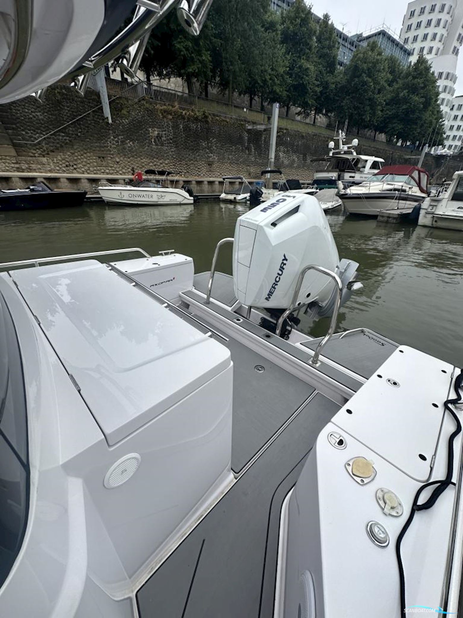 AXOPAR 28 Cabin - Wetbar