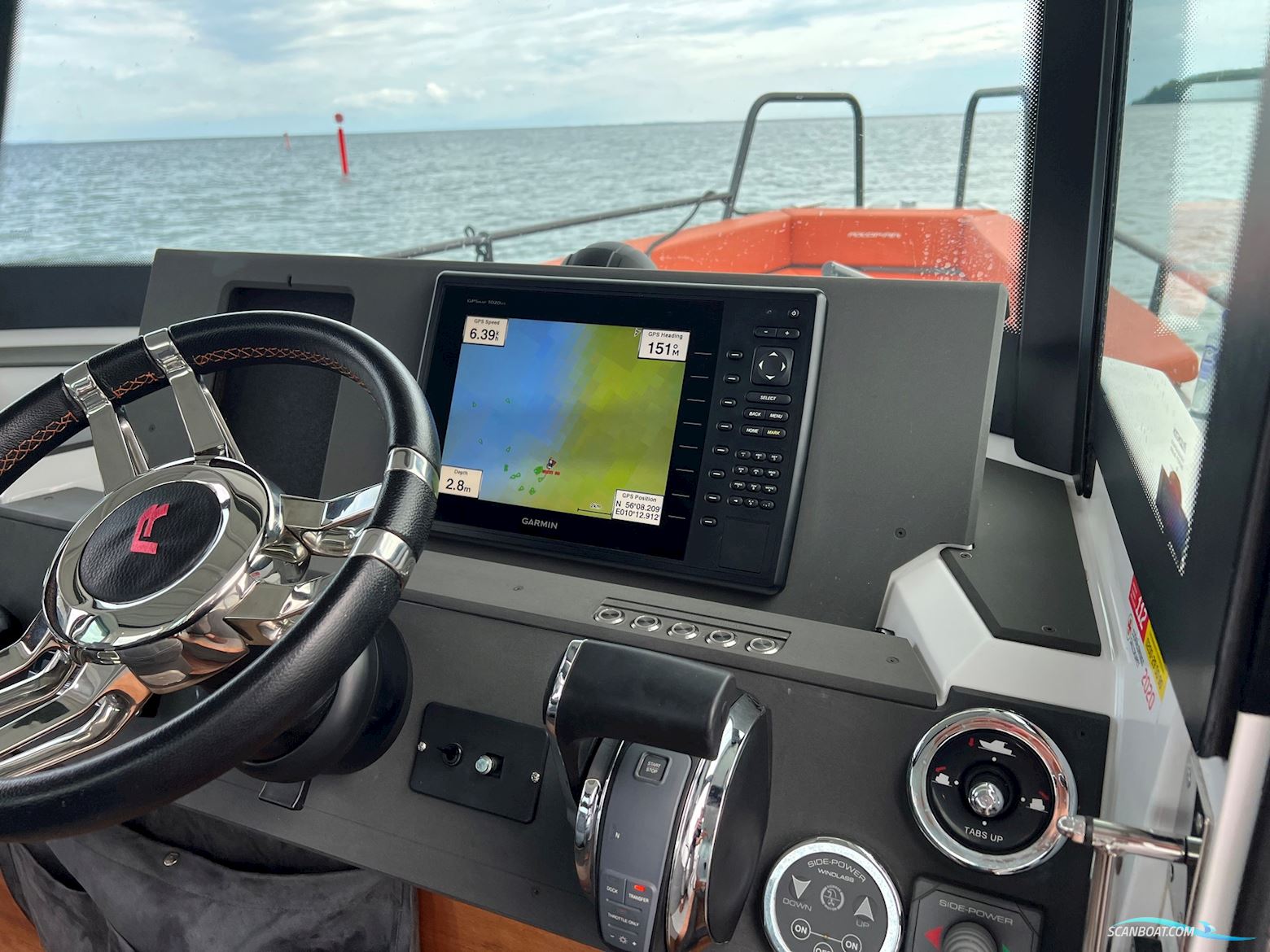 Axopar 28 Cabin R-Version