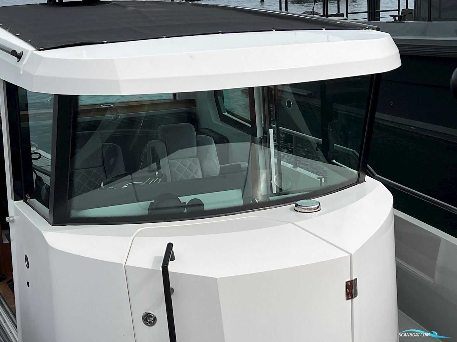 Axopar 28 Cabin R-Version