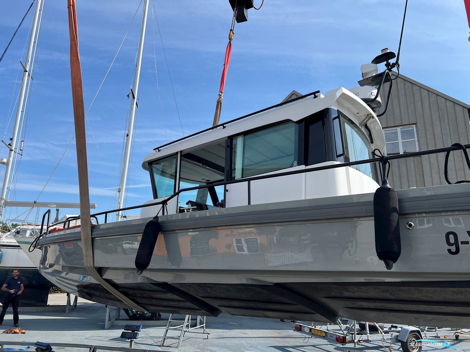 Axopar 28 Cabin R-Version