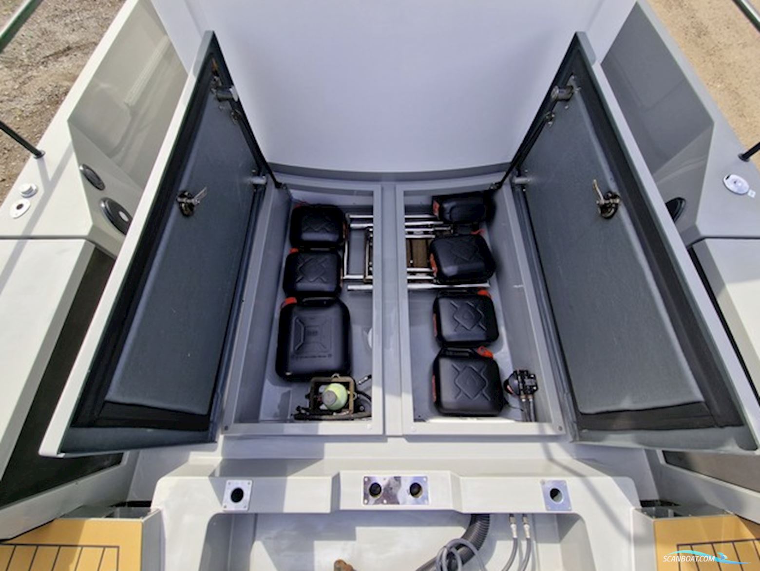 Axopar 28 Cabin R-Version