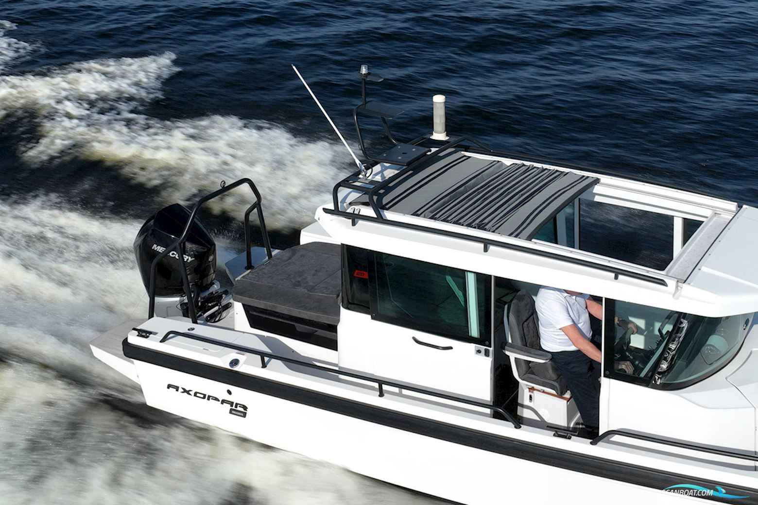 AXOPAR 28 Cabin