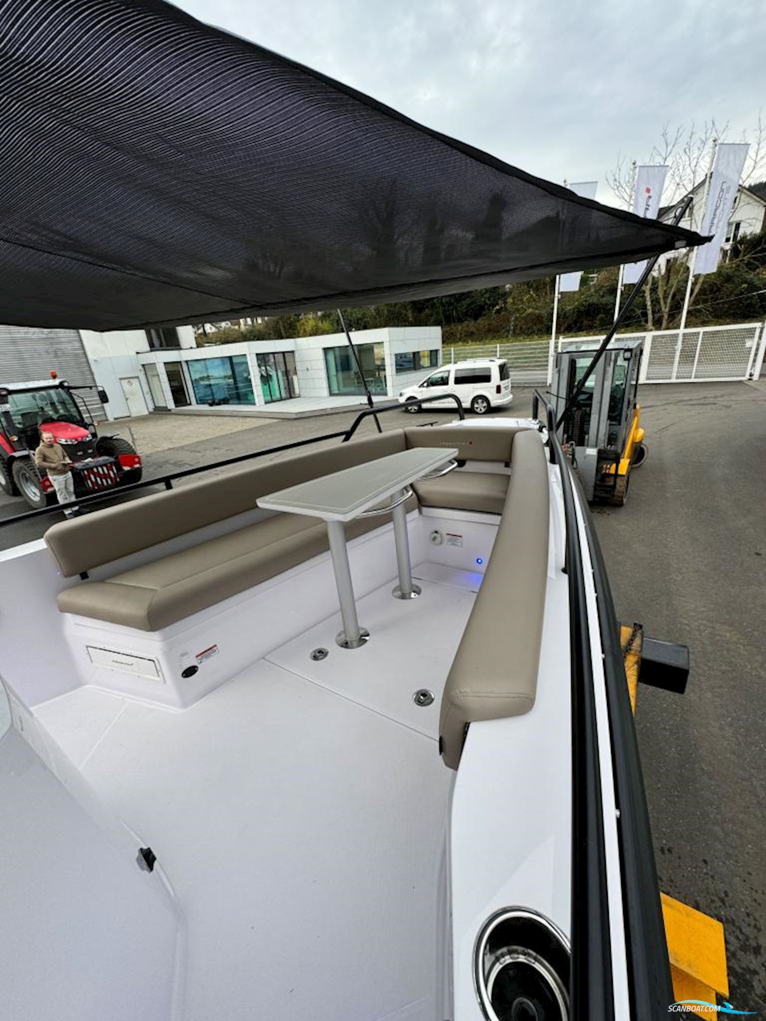 AXOPAR 28 Cabin
