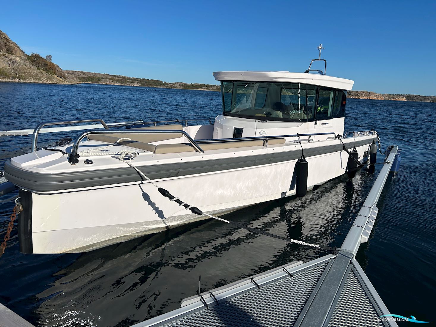 Axopar 28 Cabin Motorboat 2022, with Yamaha 375hk XTO engine, Sweden