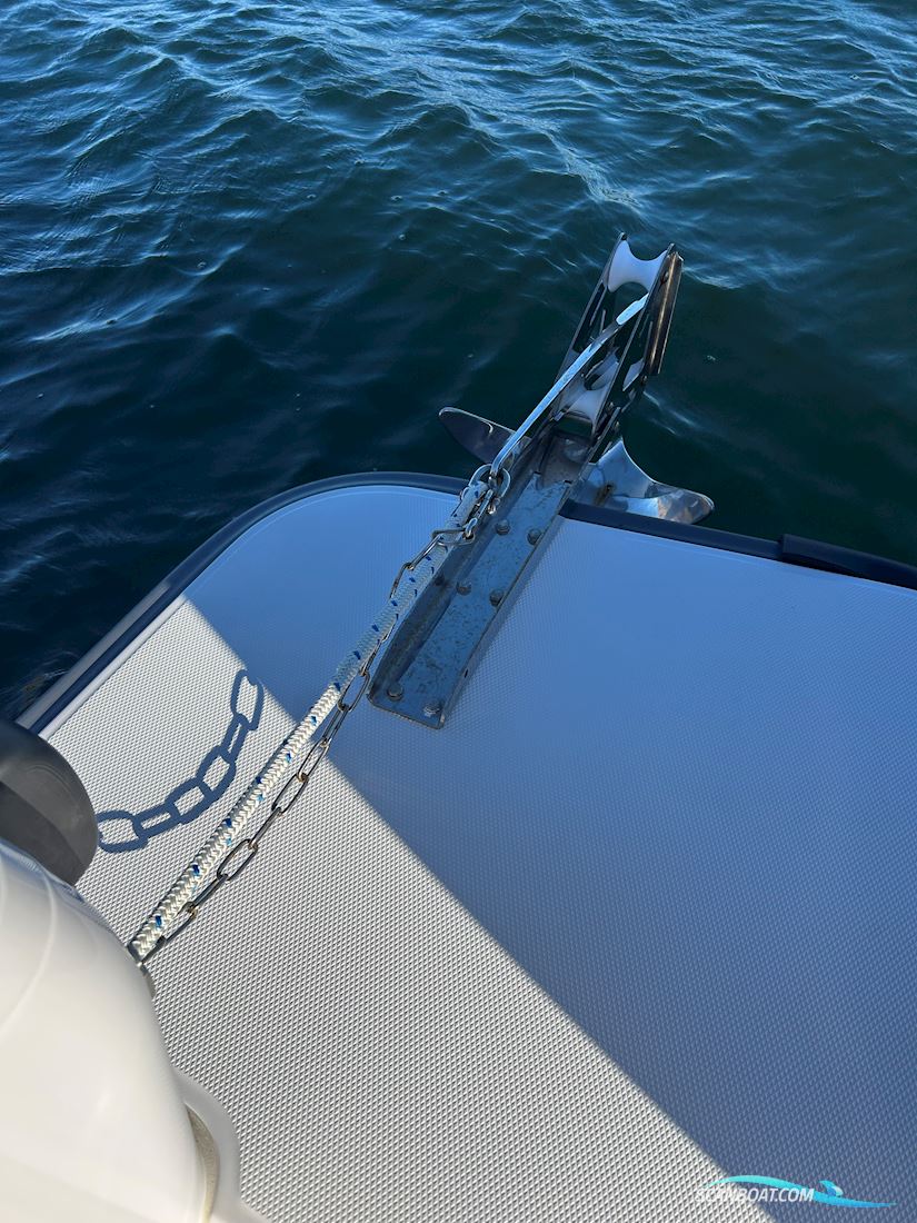 Axopar 28 Cabin
