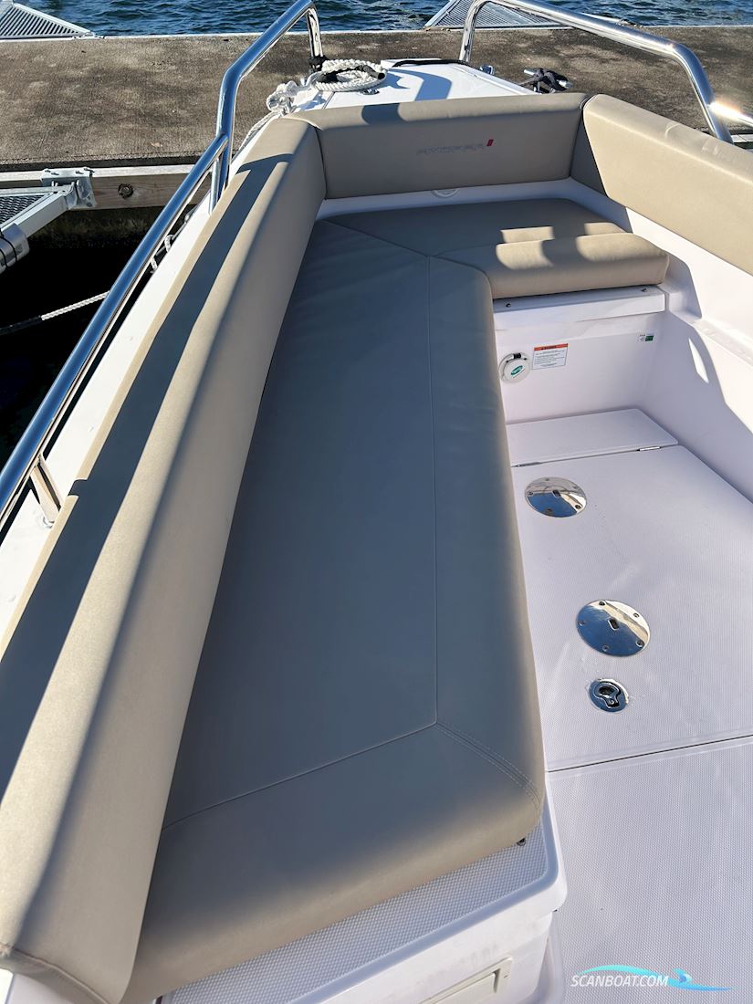 Axopar 28 Cabin