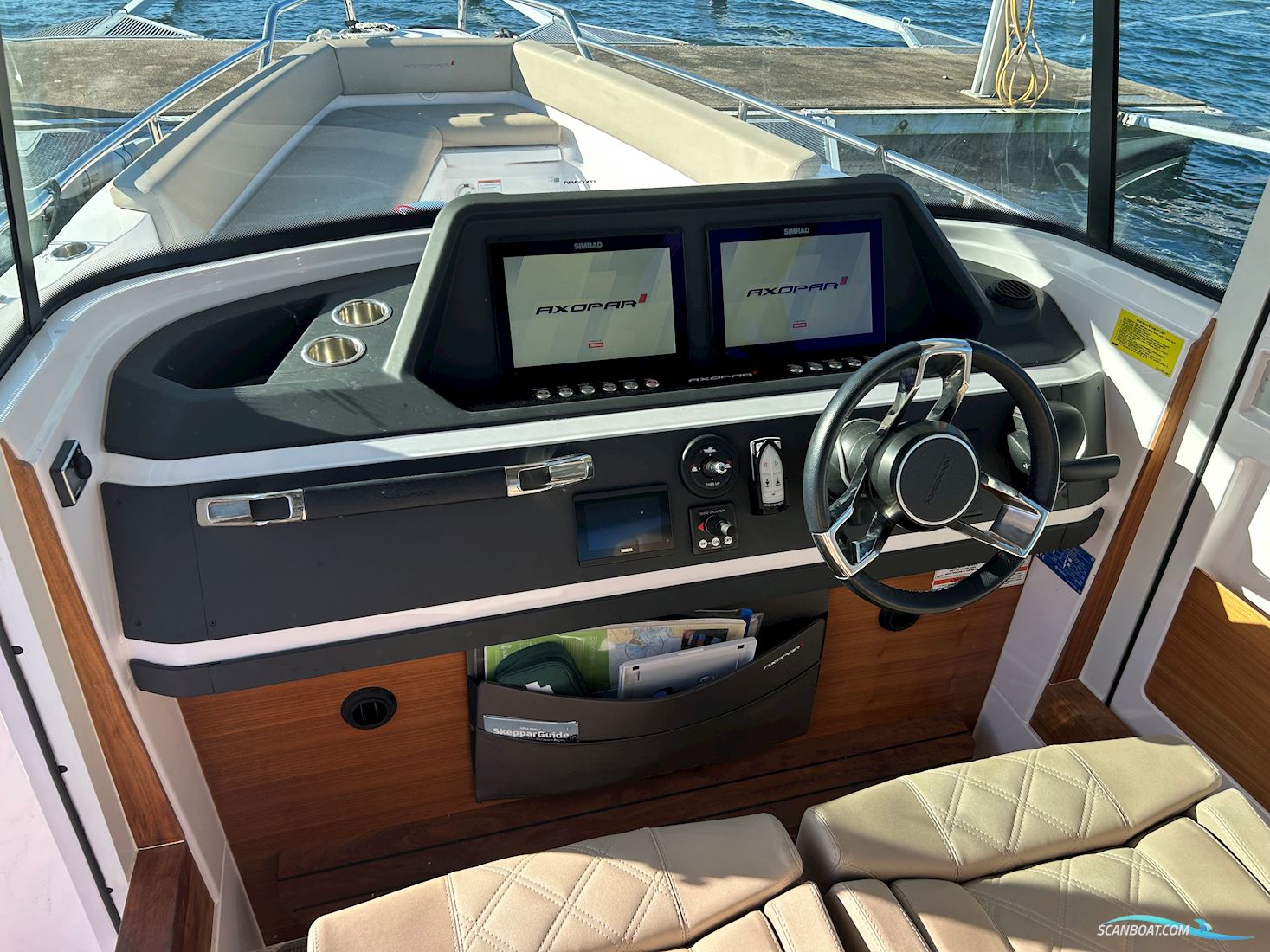Axopar 28 Cabin