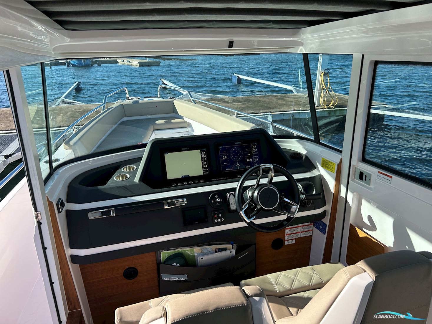 Axopar 28 Cabin