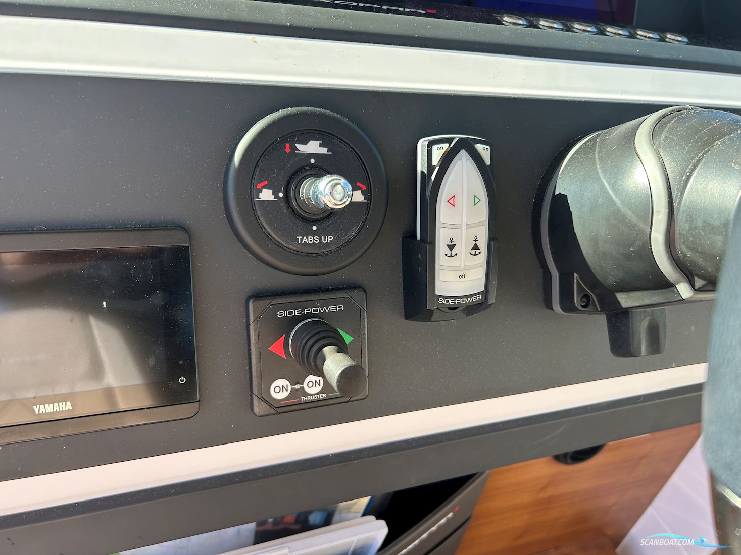 Axopar 28 Cabin