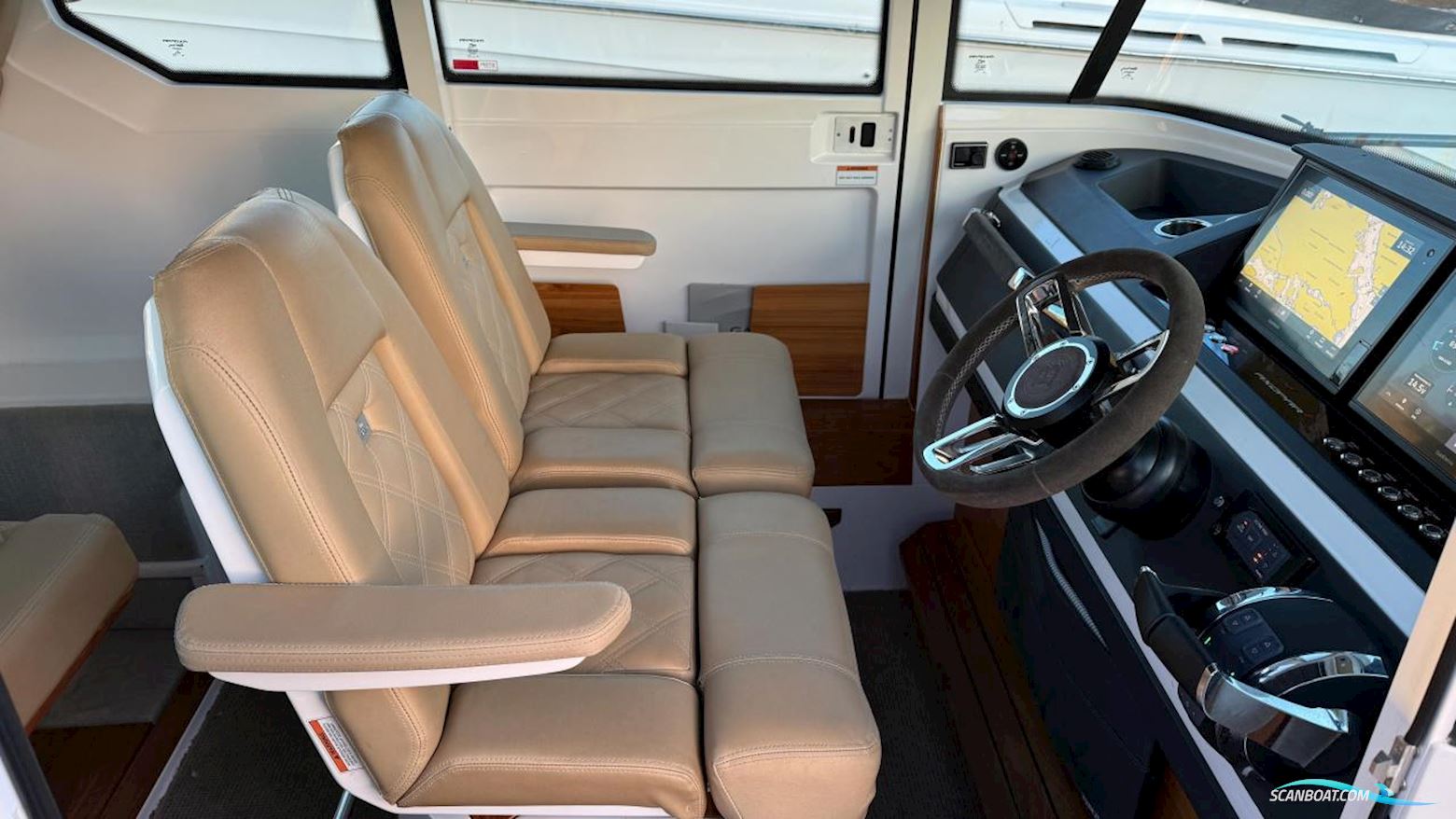 AXOPAR 28 Cabin