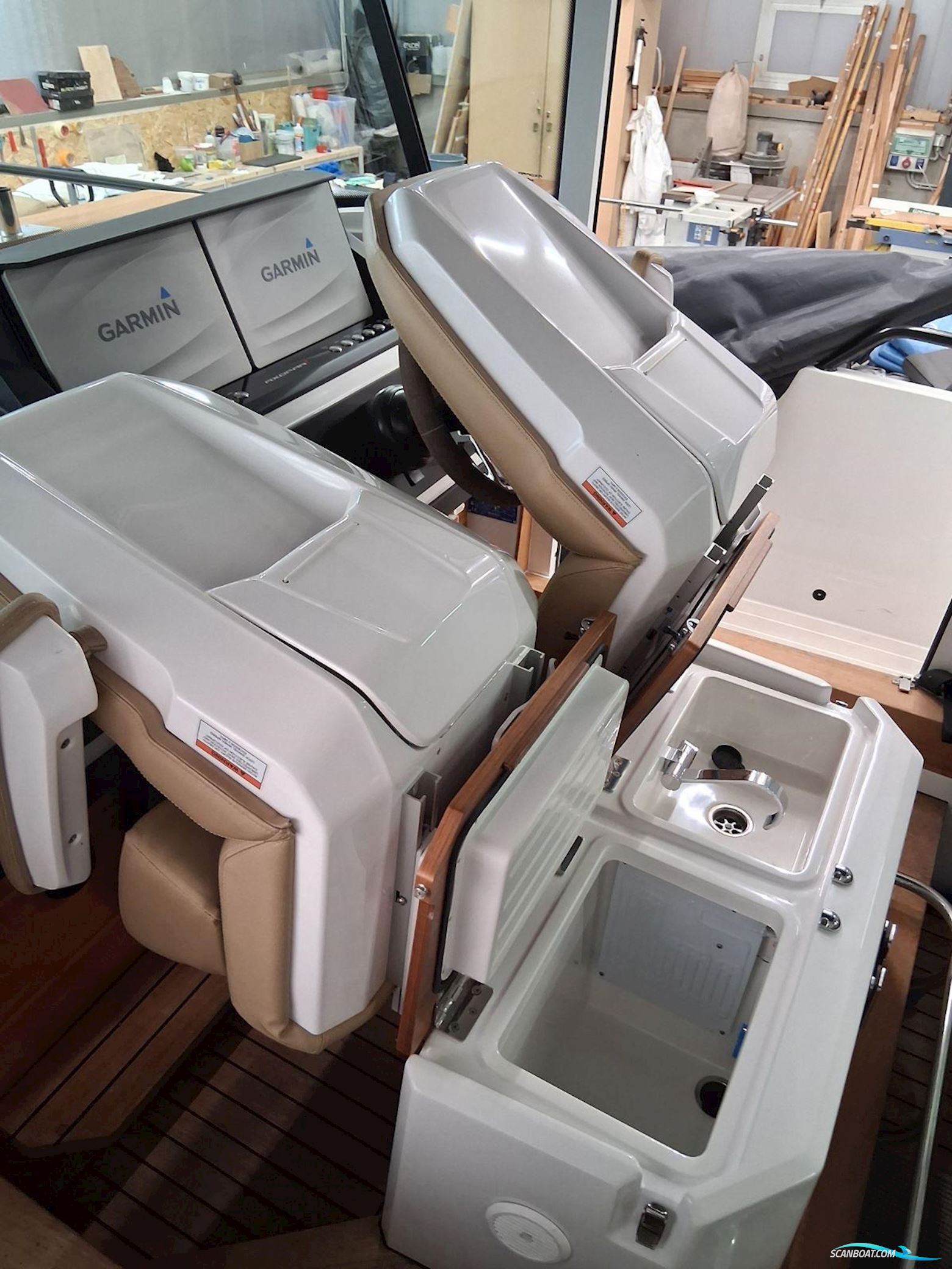 Axopar 28 Cabin