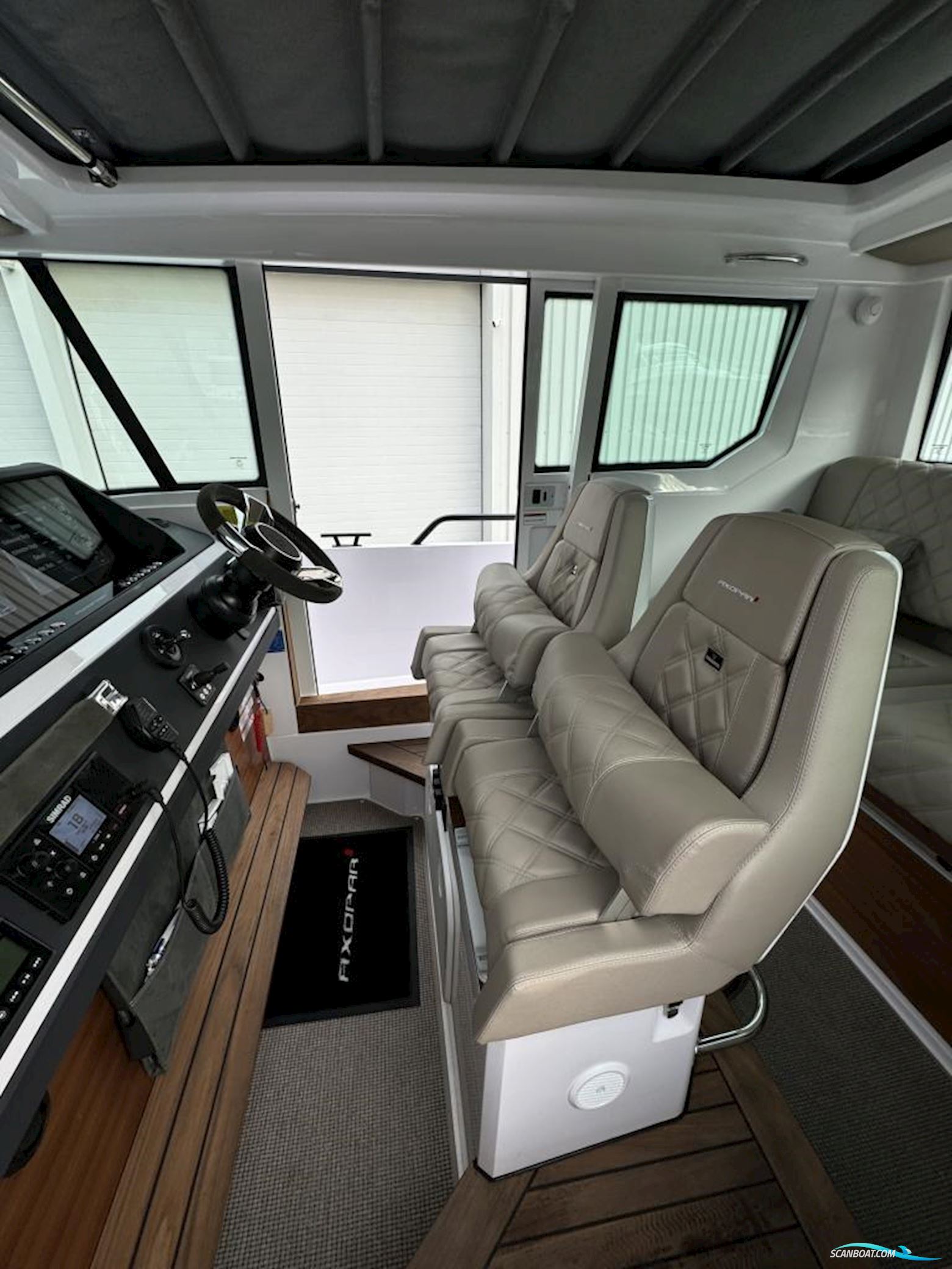 Axopar 28 Cabin